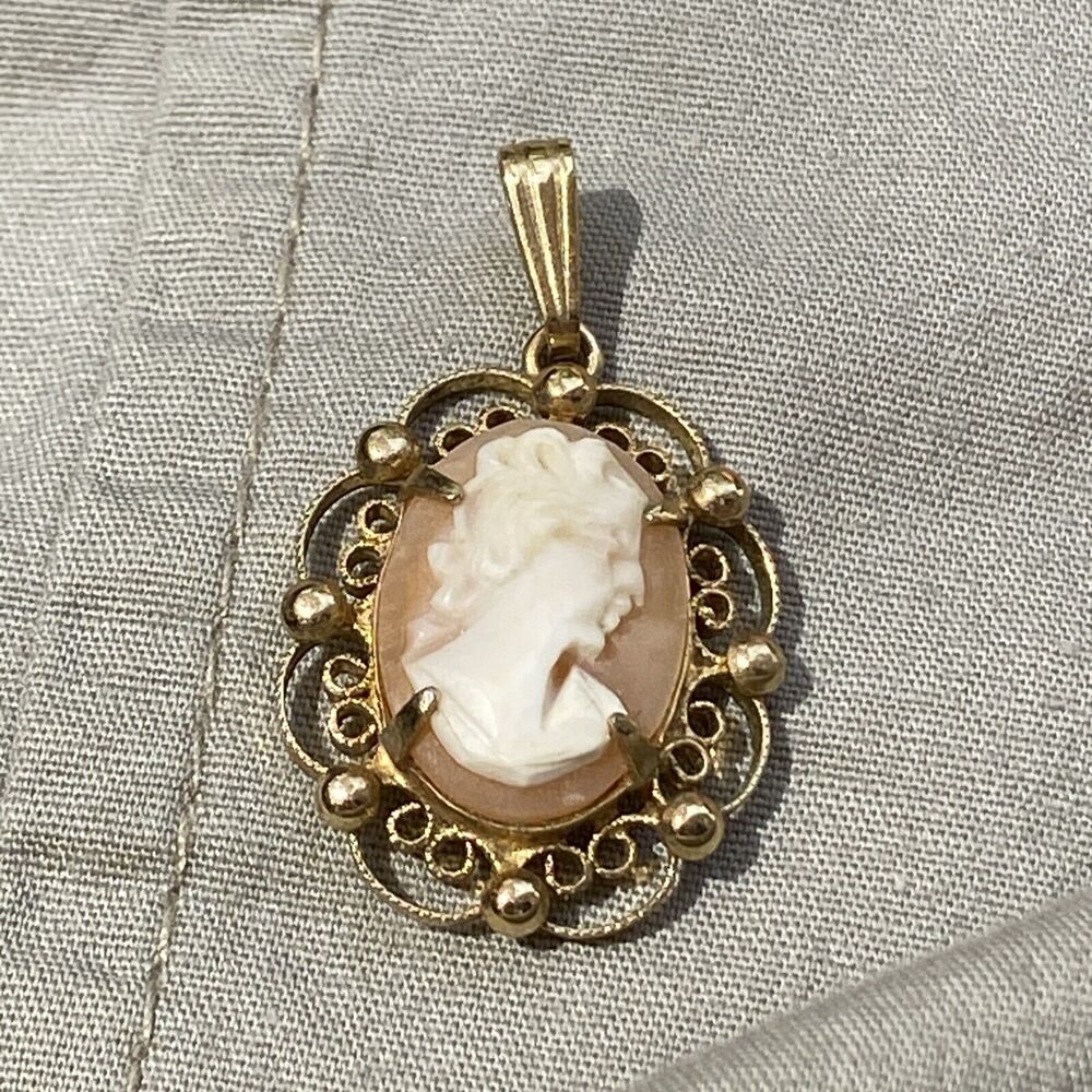 Vintage 12K G.F. SORRENTO Lady Shell Cameo Pendant  2.0g